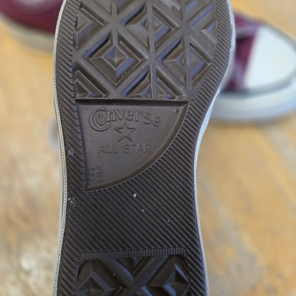 Low Top Converse - Picture 6 of 10
